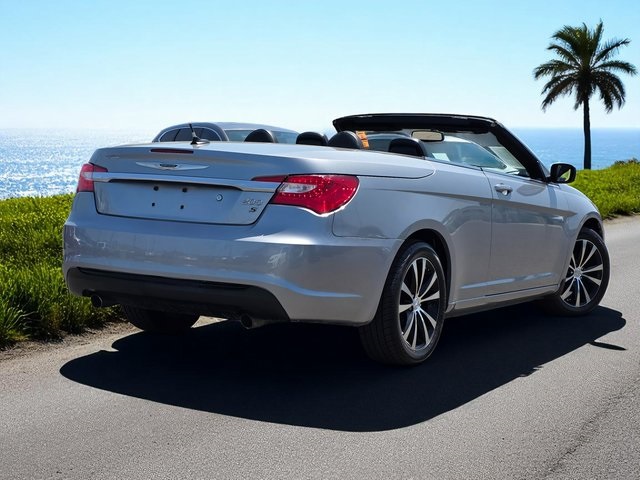 2014 Chrysler 200 S photo 8