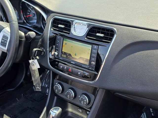 2014 Chrysler 200 S photo 11