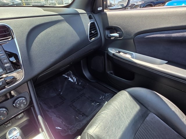 2014 Chrysler 200 S photo 37