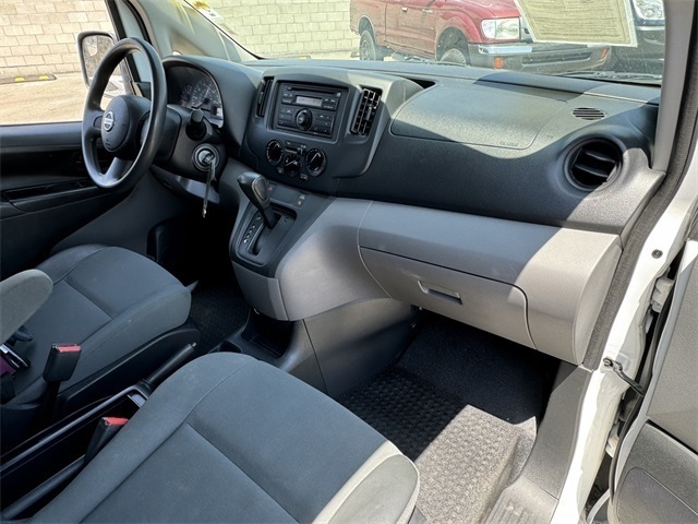 2015 Nissan NV200 S photo 3
