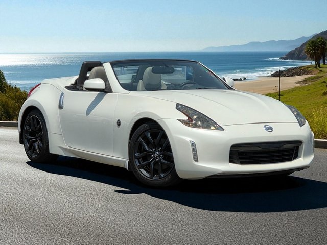 2015 Nissan 370Z Touring photo 2