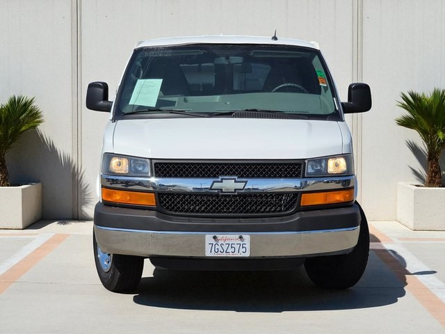 2015 Chevrolet Express 3500 LT Passenger Van photo 2