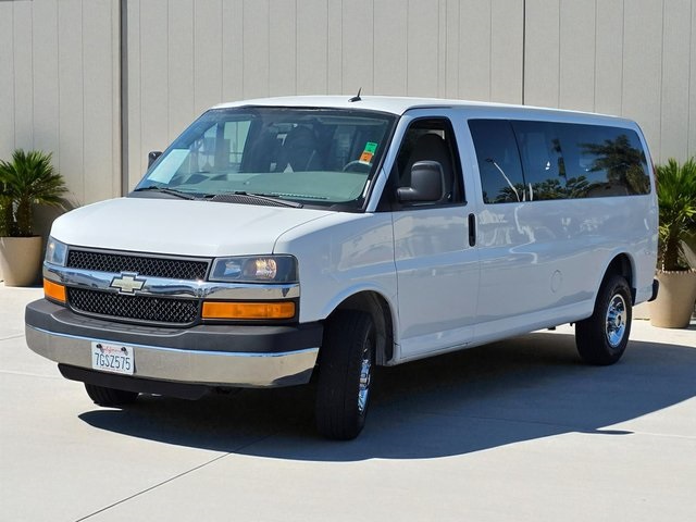 2015 Chevrolet Express 3500 LT Passenger Van photo 3