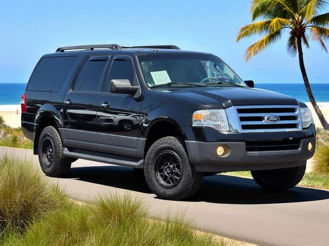 2011 Ford Expedition EL XL photo 2