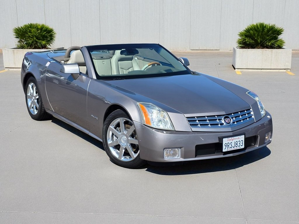2004 Cadillac XLR photo 3