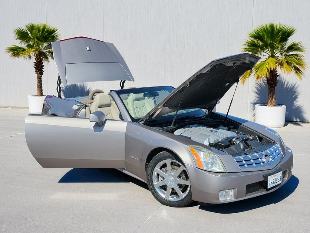 2004 Cadillac XLR photo 12