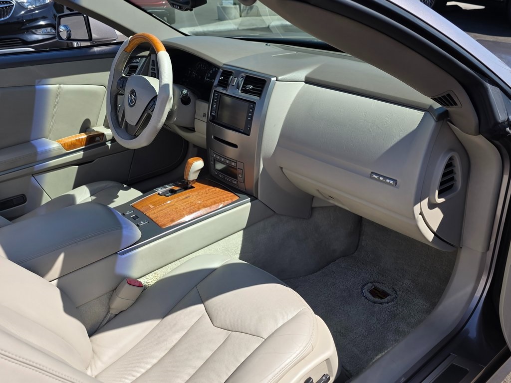 2004 Cadillac XLR photo 16
