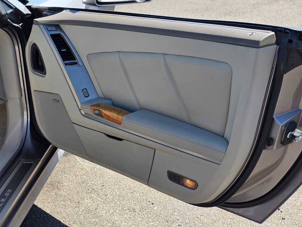 2004 Cadillac XLR photo 21