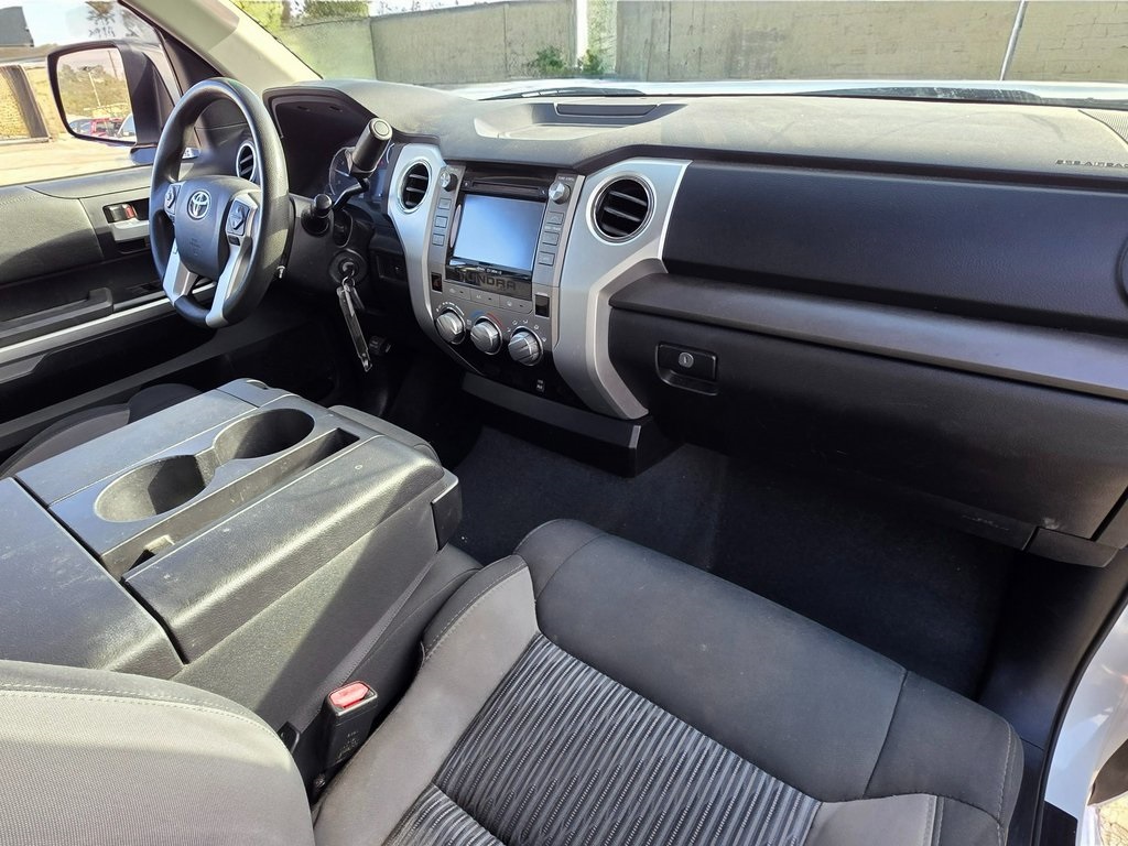 2016 Toyota Tundra SR5 photo 3