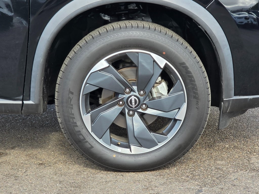 2024 Nissan Rogue SV photo 3