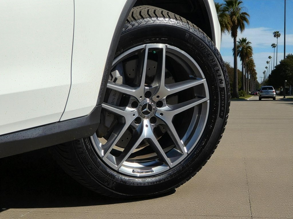 2019 Mercedes Benz GLC 300 AMG photo 3