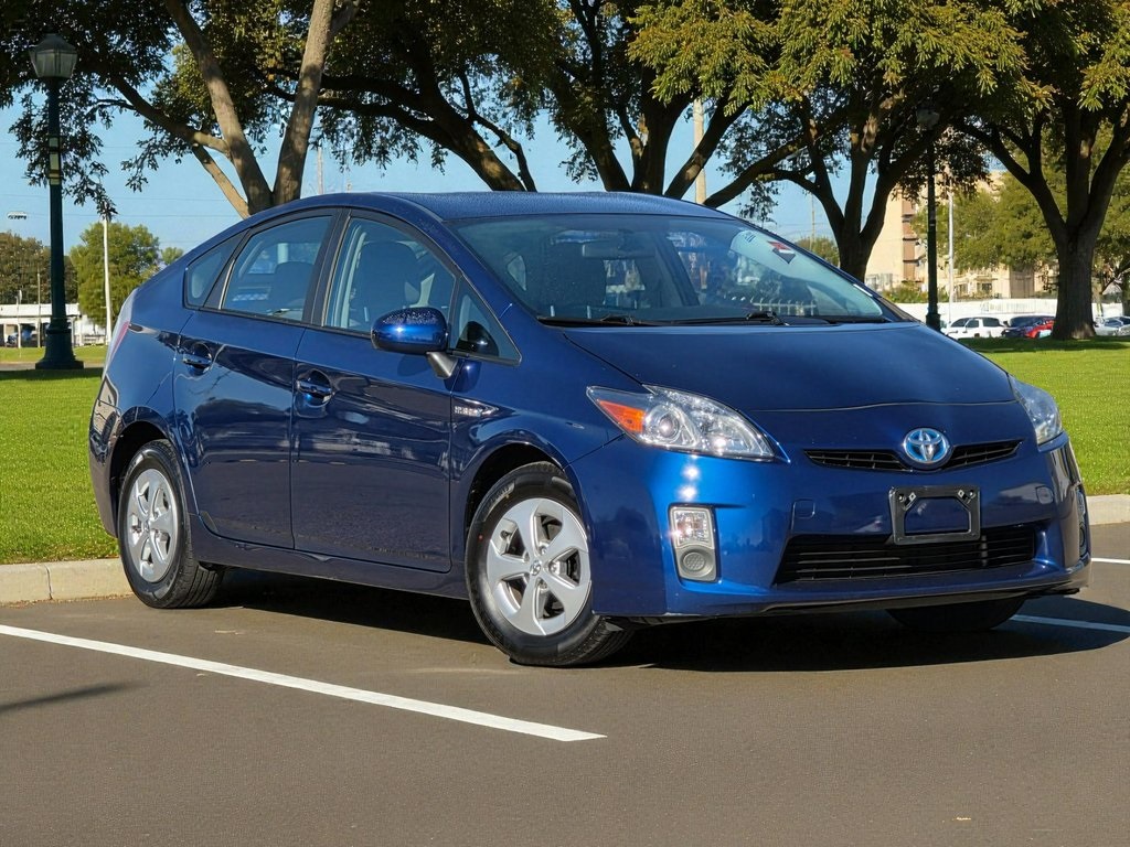 2010 Toyota Prius Three photo 2