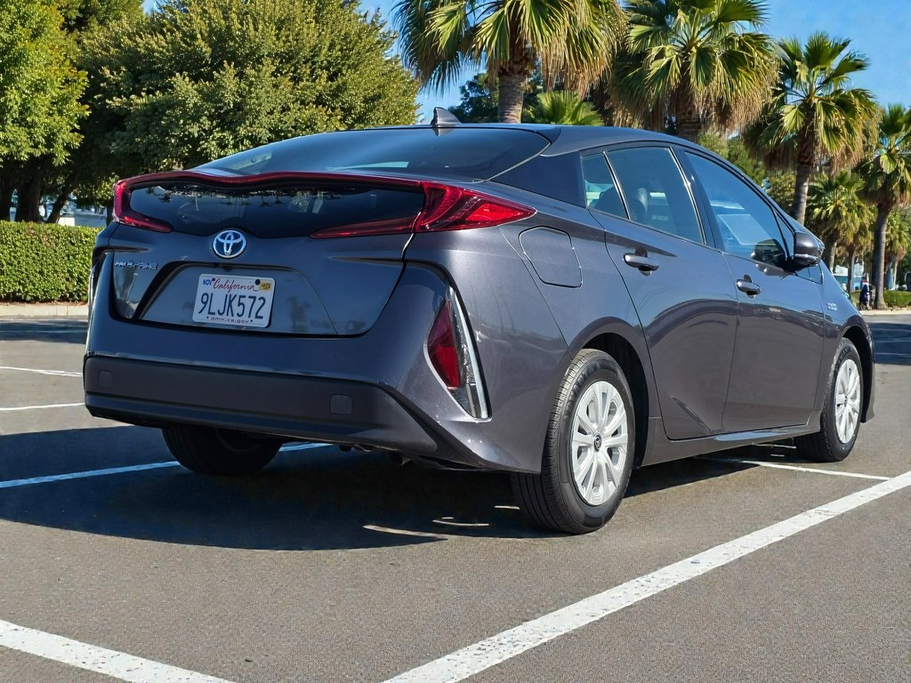 2017 Toyota Prius Prime Three Four photo 4