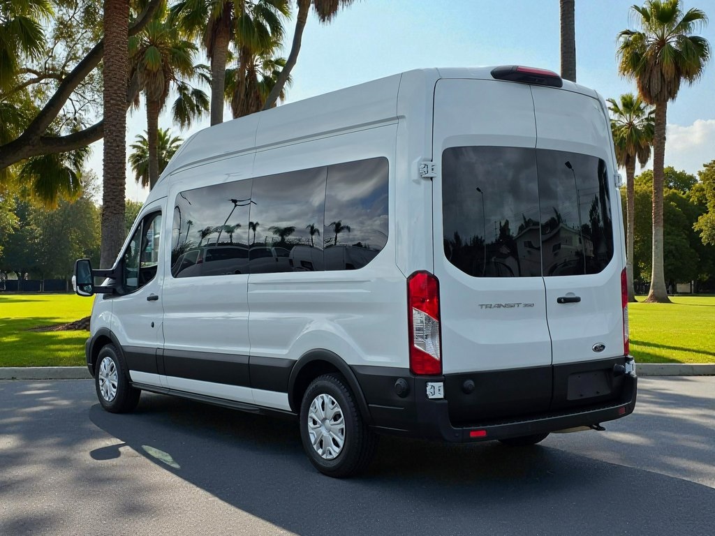 2020 Ford Transit Passenger XL photo 4