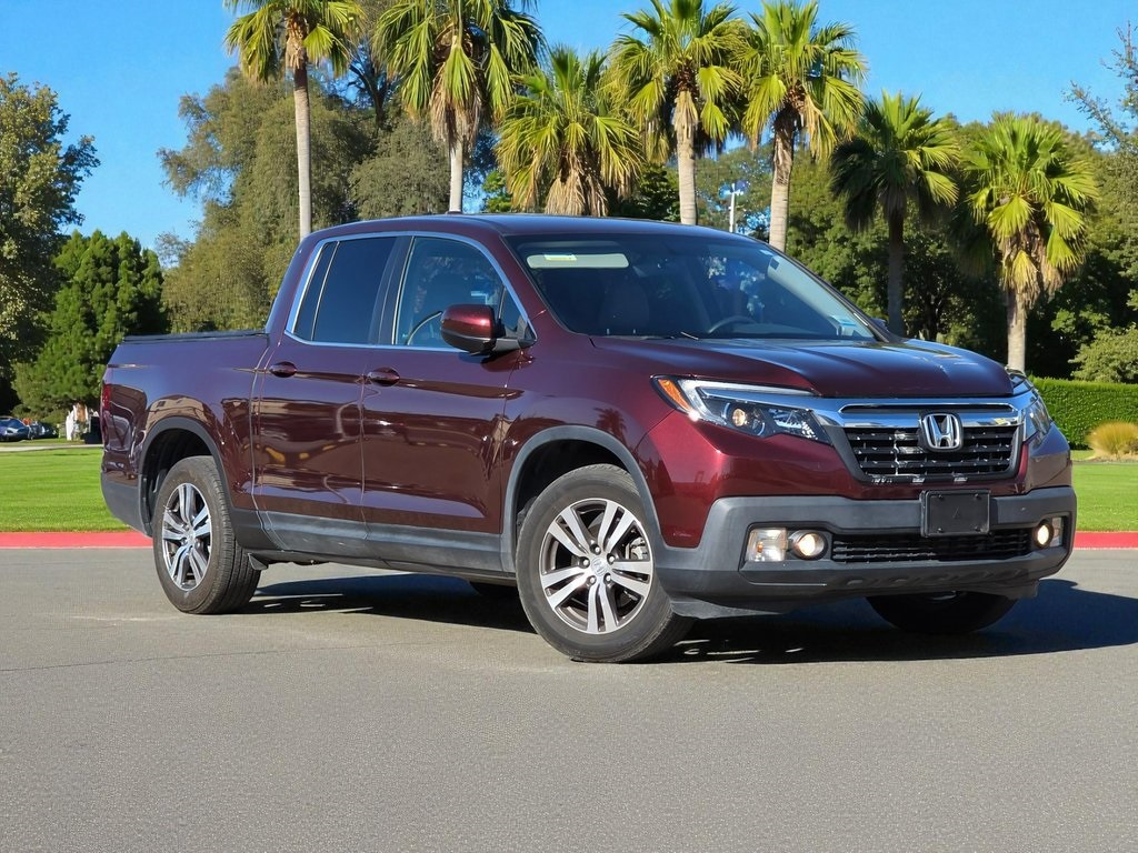 2017 Honda Ridgeline RTS photo 2
