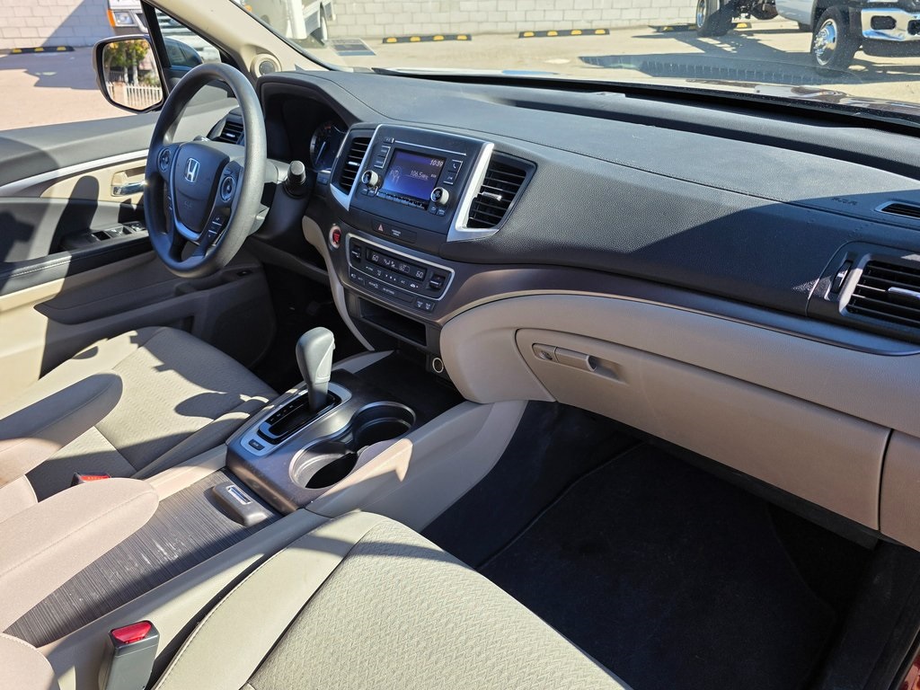 2017 Honda Ridgeline RTS photo 4