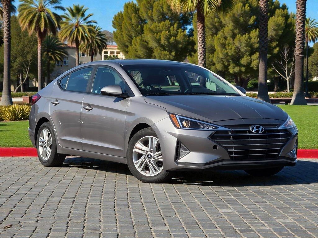 2020 Hyundai Elantra SEL photo 2