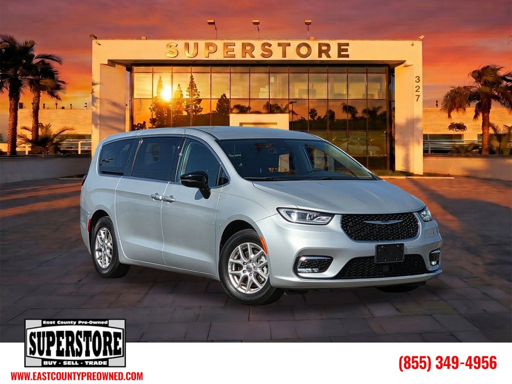 2024 Chrysler Pacifica Touring L's photo