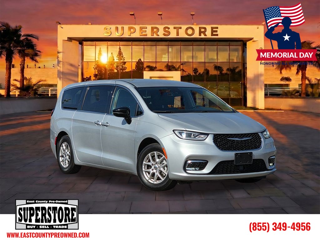 2024 Chrysler Pacifica Touring L's photo
