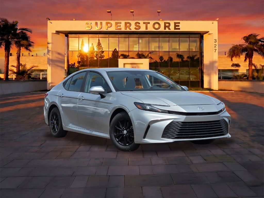2025 Toyota Camry LE Hybrid's photo