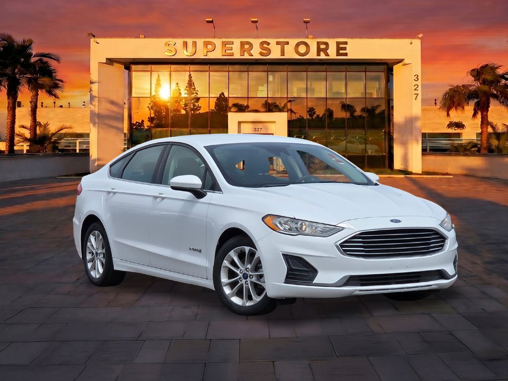 2019 Ford Fusion SE's photo