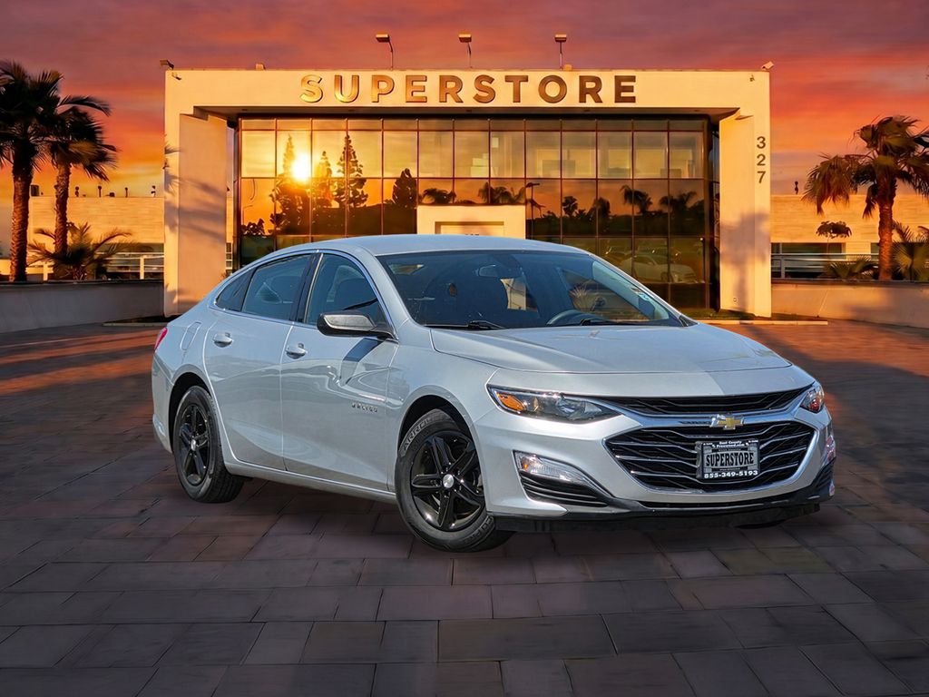 Silver Ice Metallic 2021 Chevrolet Malibu Sedan Front-Wheel Drive Automatic