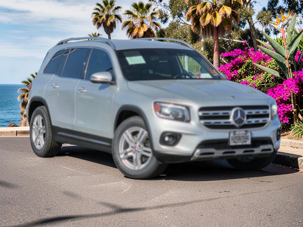 Photo 2 of this Mercedes-Benz GLB 250