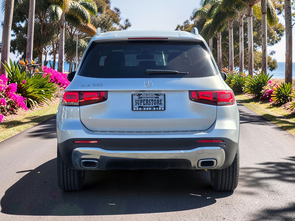 Photo 7 of this Mercedes-Benz GLB 250