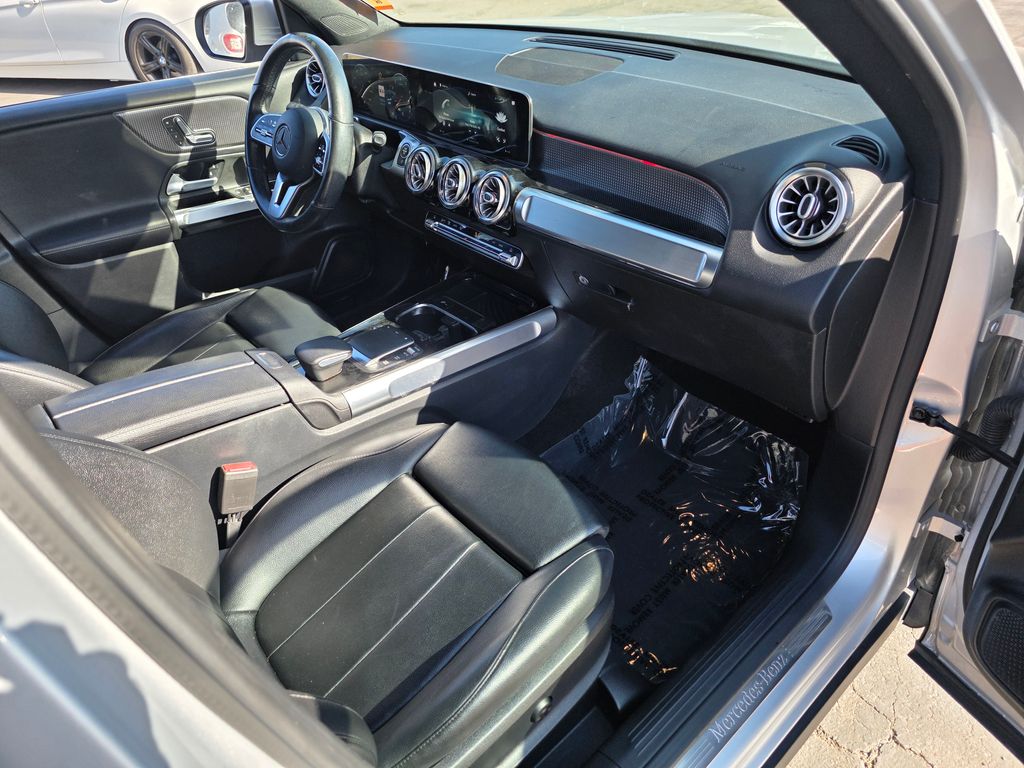 Photo 11 of this Mercedes-Benz GLB 250