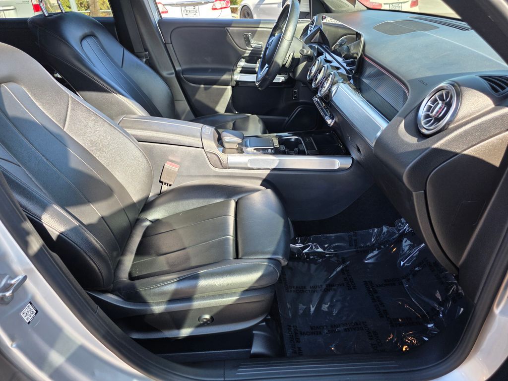 Photo 12 of this Mercedes-Benz GLB 250