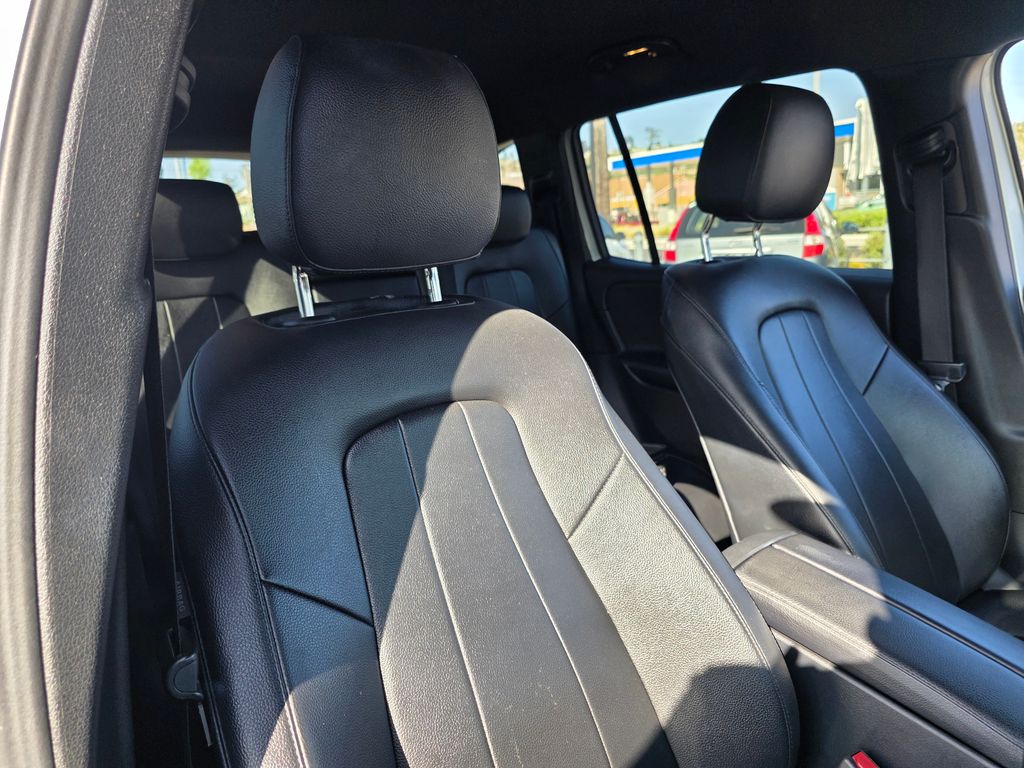 Photo 13 of this Mercedes-Benz GLB 250