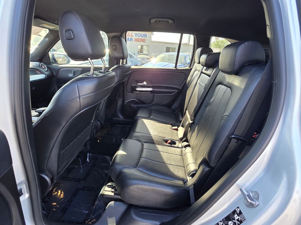 Photo 20 of this Mercedes-Benz GLB 250
