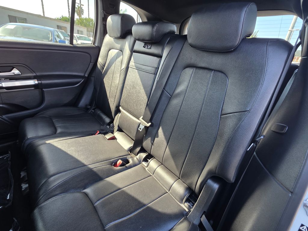Photo 21 of this Mercedes-Benz GLB 250