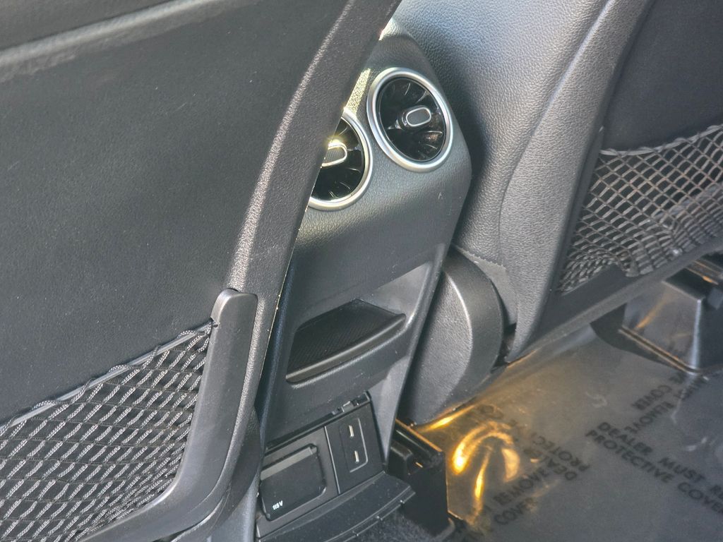 Photo 23 of this Mercedes-Benz GLB 250
