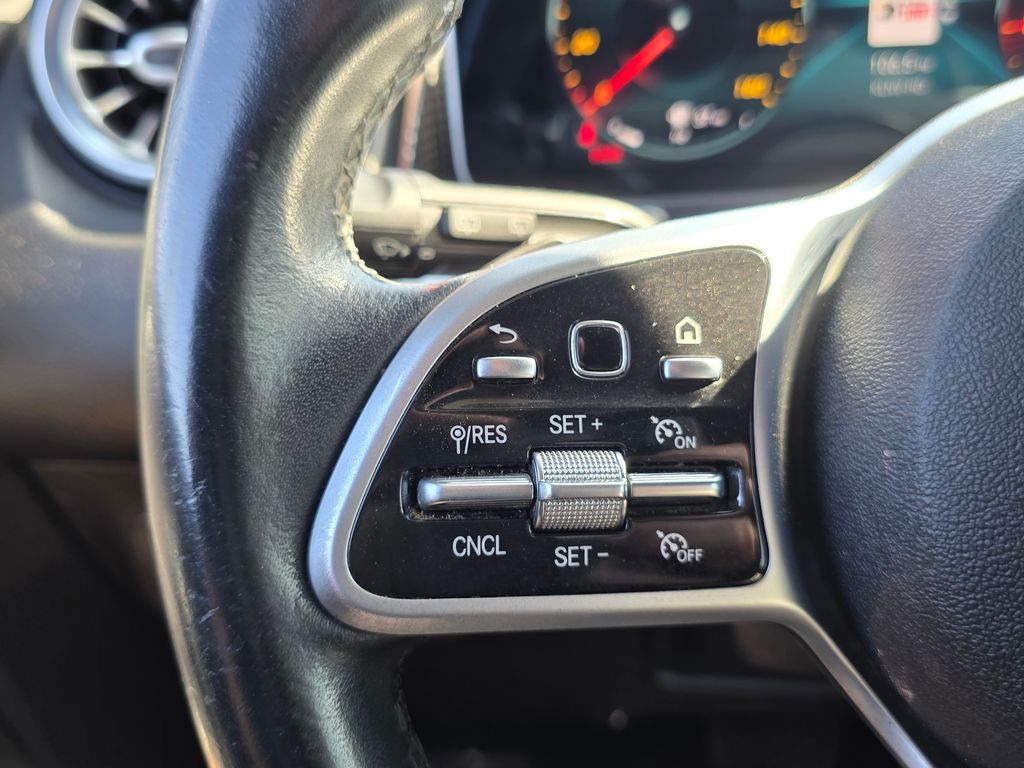 Photo 30 of this Mercedes-Benz GLB 250