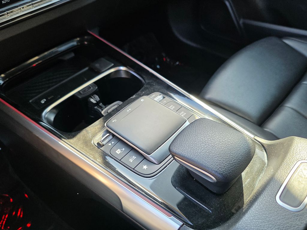 Photo 34 of this Mercedes-Benz GLB 250