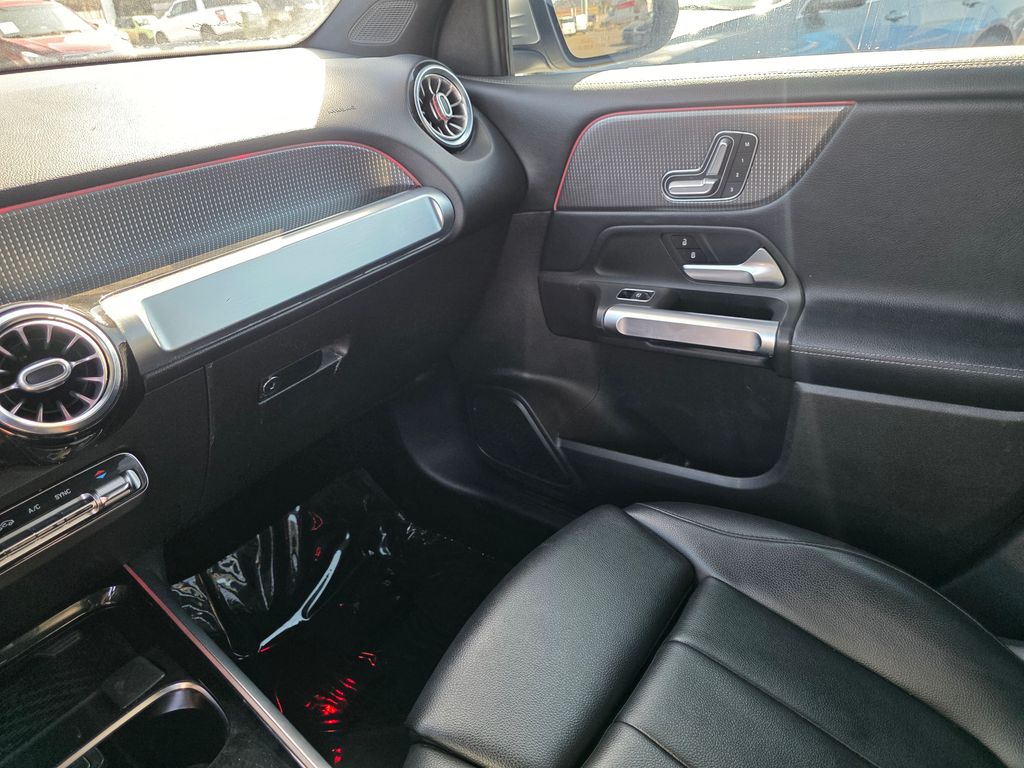 Photo 35 of this Mercedes-Benz GLB 250