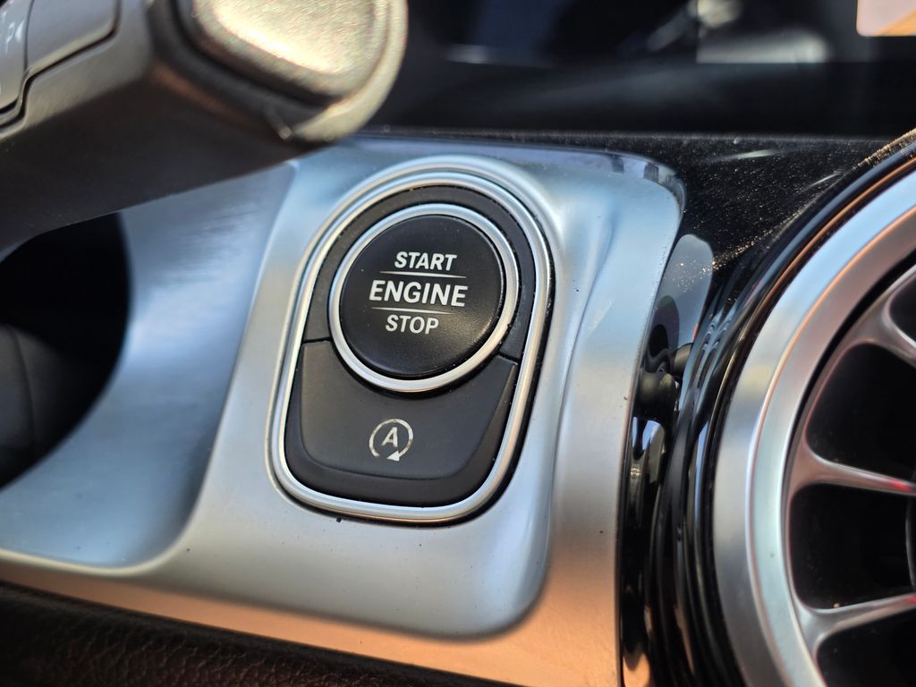 Photo 42 of this Mercedes-Benz GLB 250