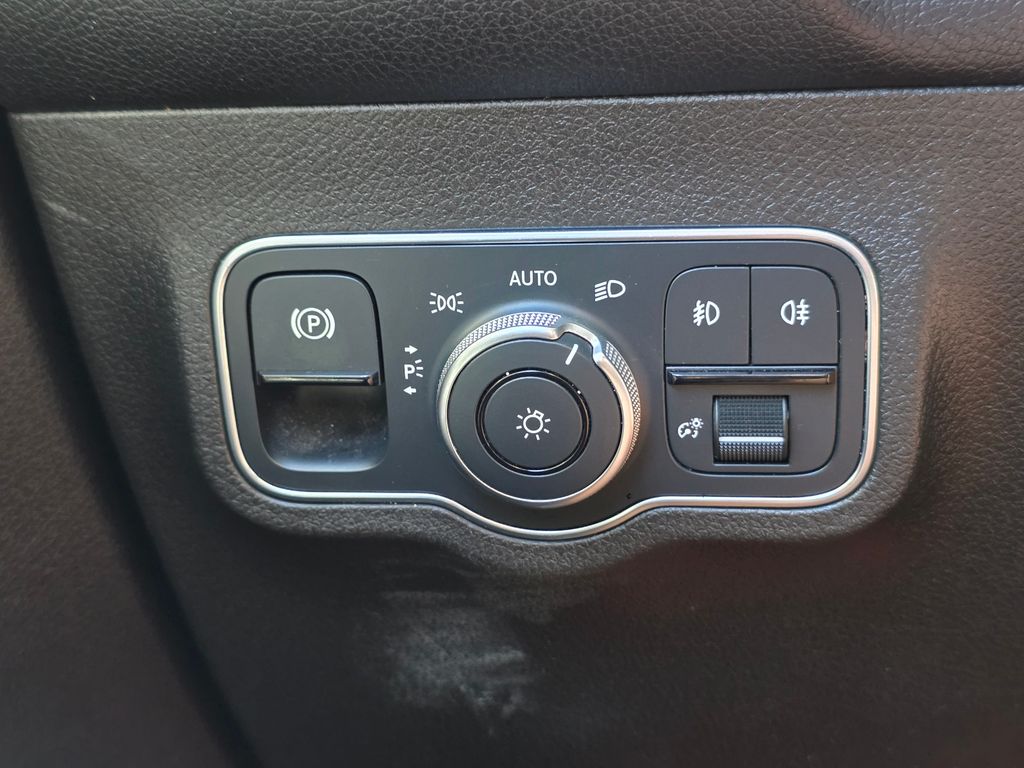 Photo 45 of this Mercedes-Benz GLB 250