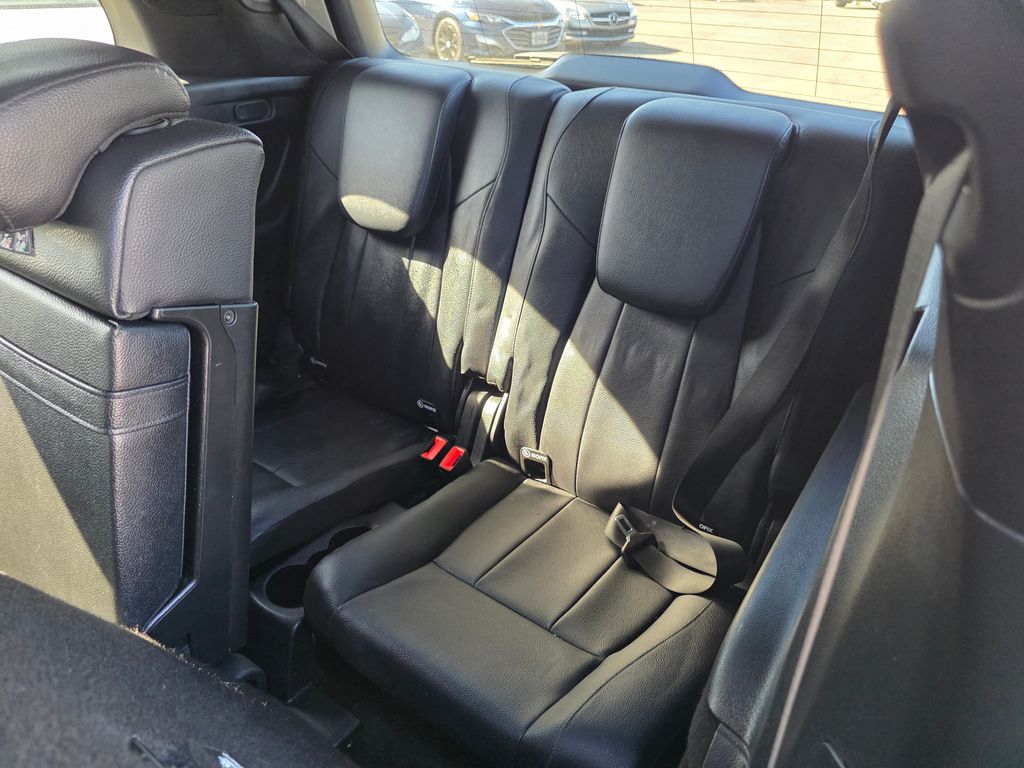 Photo 48 of this Mercedes-Benz GLB 250