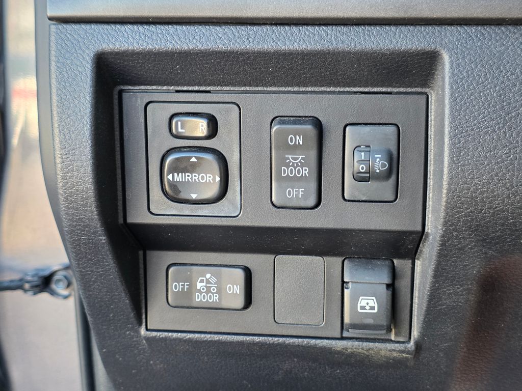 Photo 43 of this Toyota Tundra 4WD