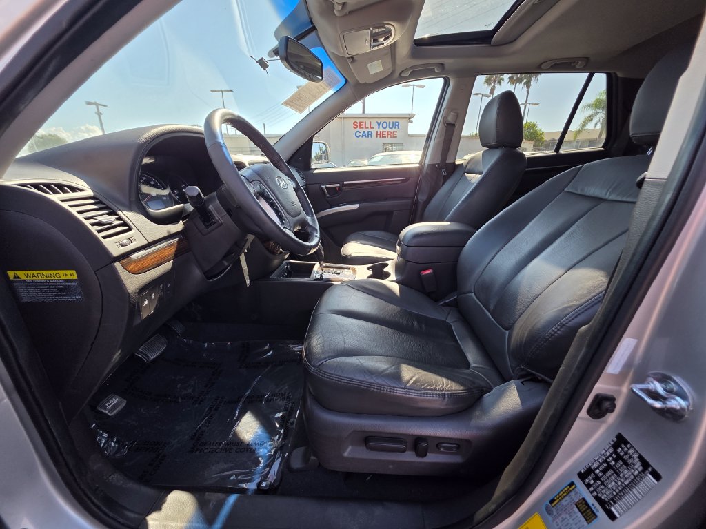 Photo 9 of this Hyundai Santa Fe