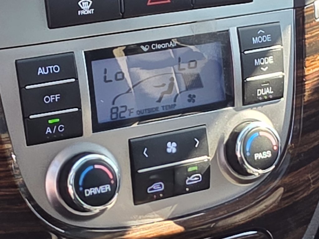 Photo 18 of this Hyundai Santa Fe