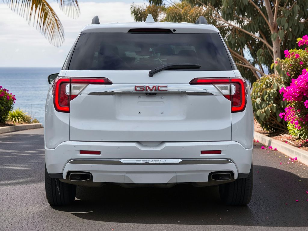 Photo 7 of this GMC Acadia