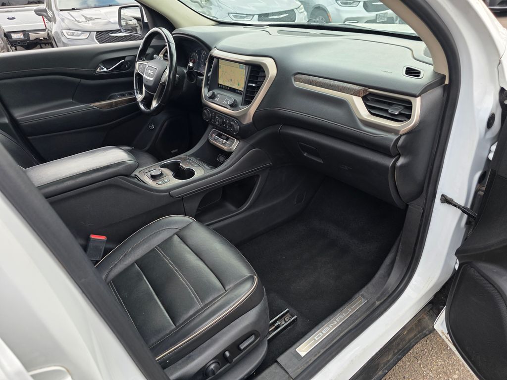 Photo 11 of this GMC Acadia