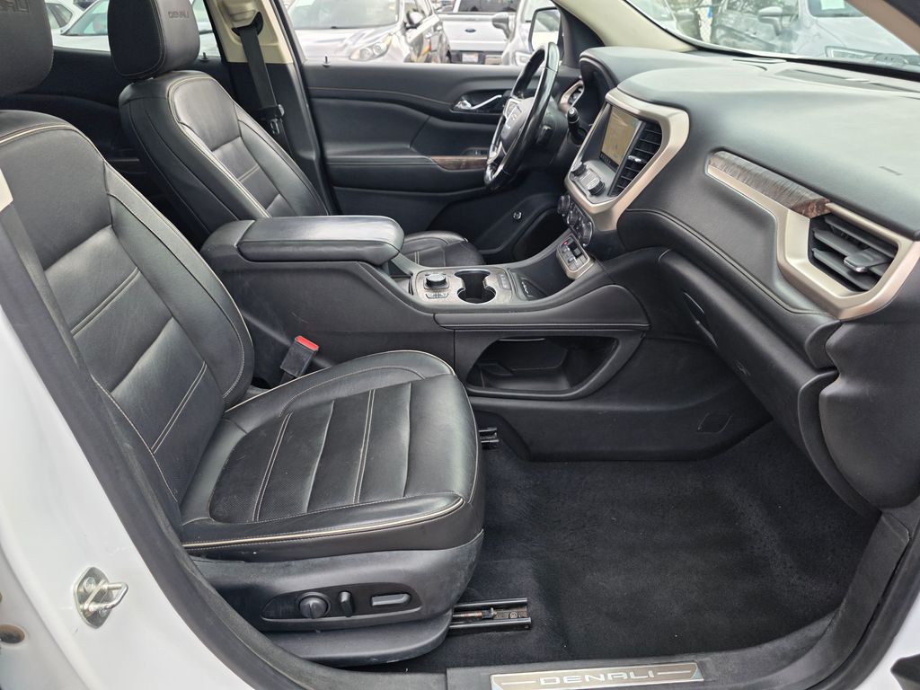 Photo 12 of this GMC Acadia