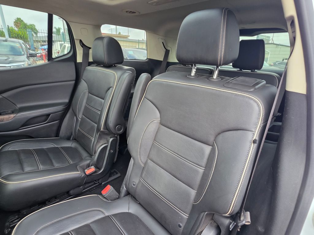 Photo 21 of this GMC Acadia