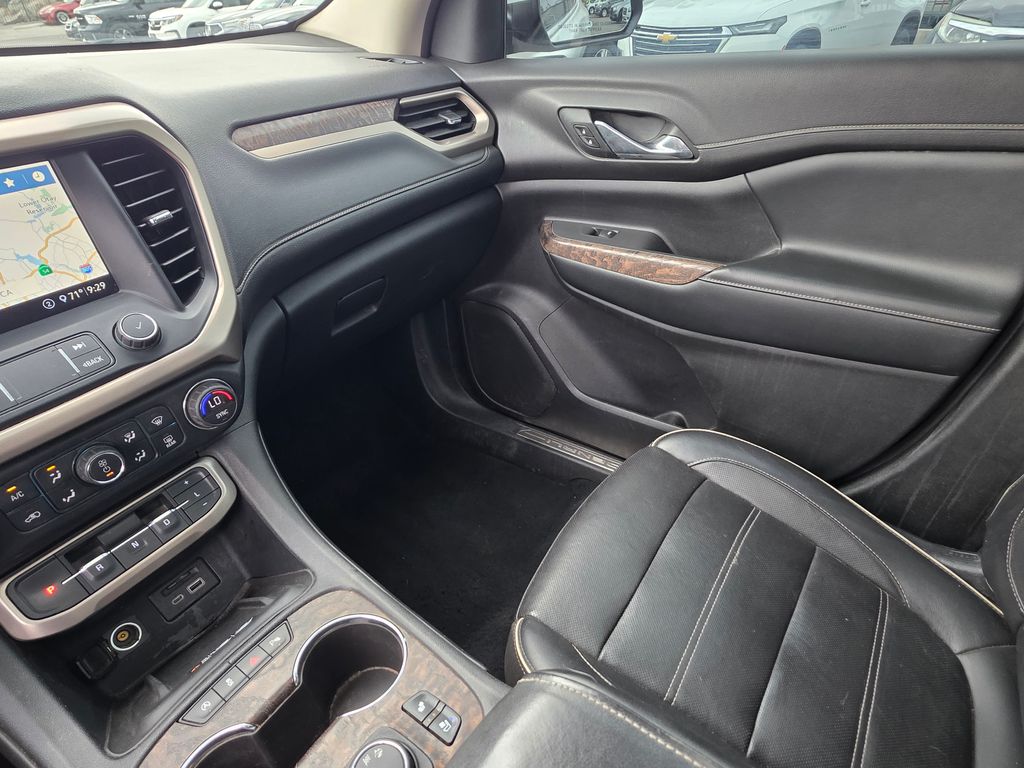 Photo 28 of this GMC Acadia