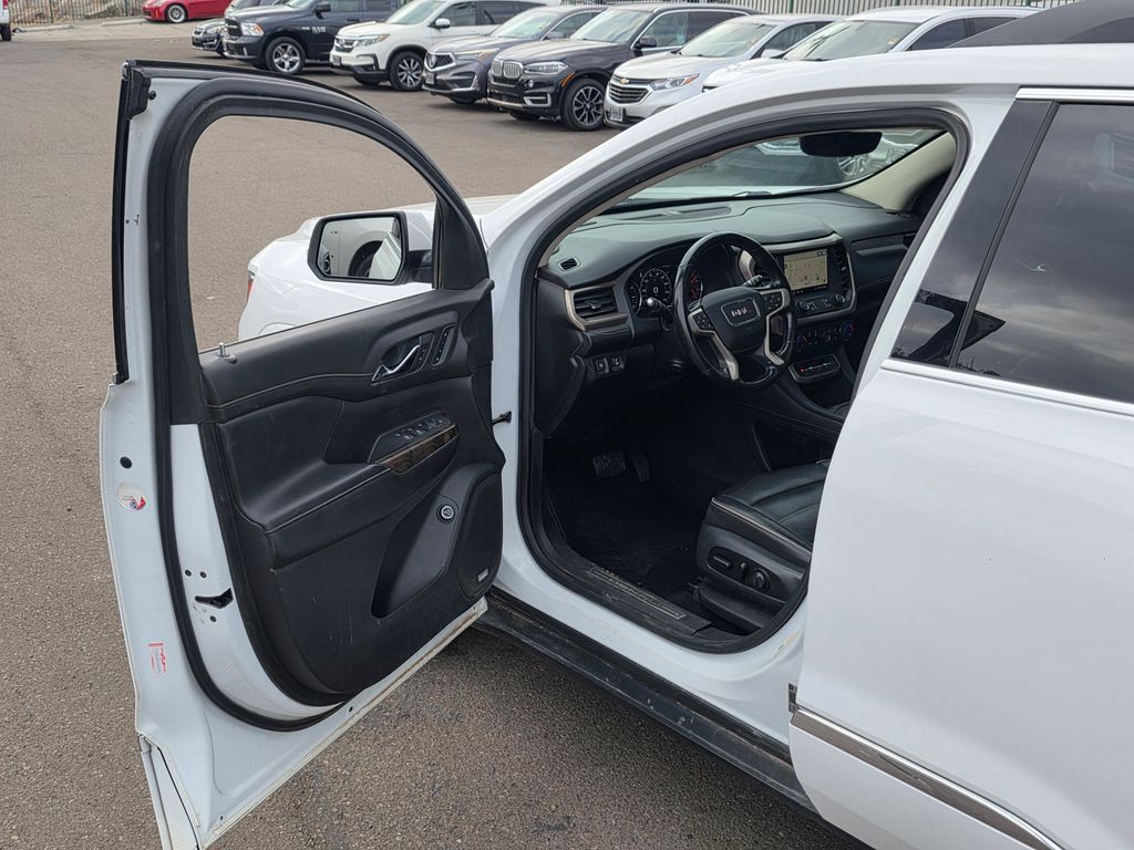 Photo 33 of this GMC Acadia