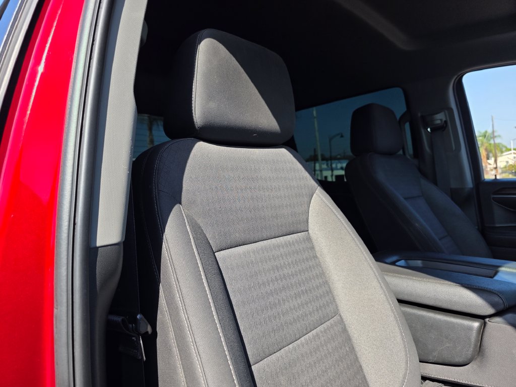 Photo 13 of this Chevrolet Silverado 1500